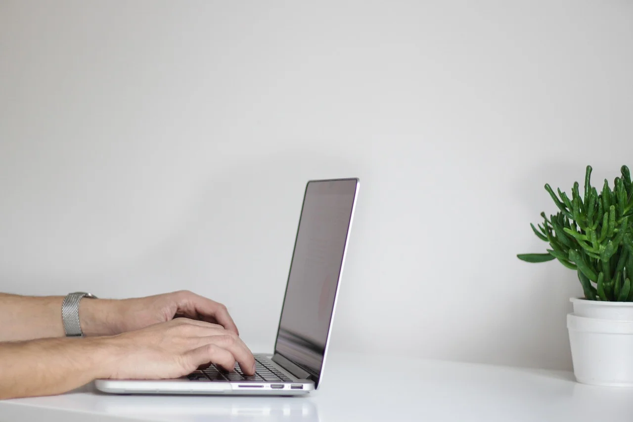 Wyłudzenia internetowe: jak odzyskać utracone pieniądze